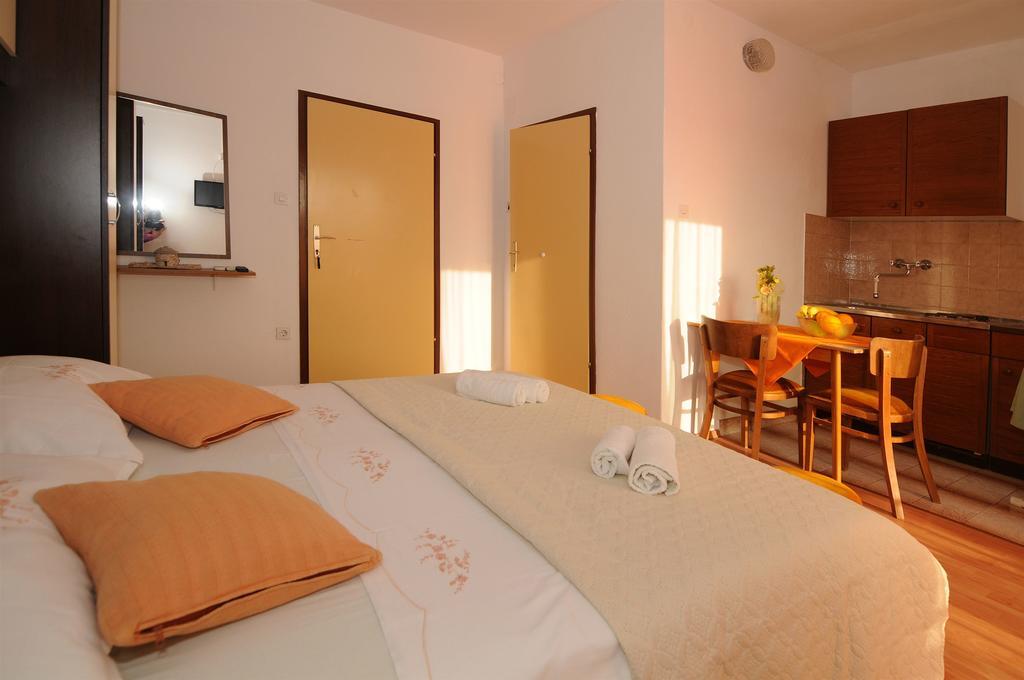 מאקרסקה Apartments Katica מראה חיצוני תמונה